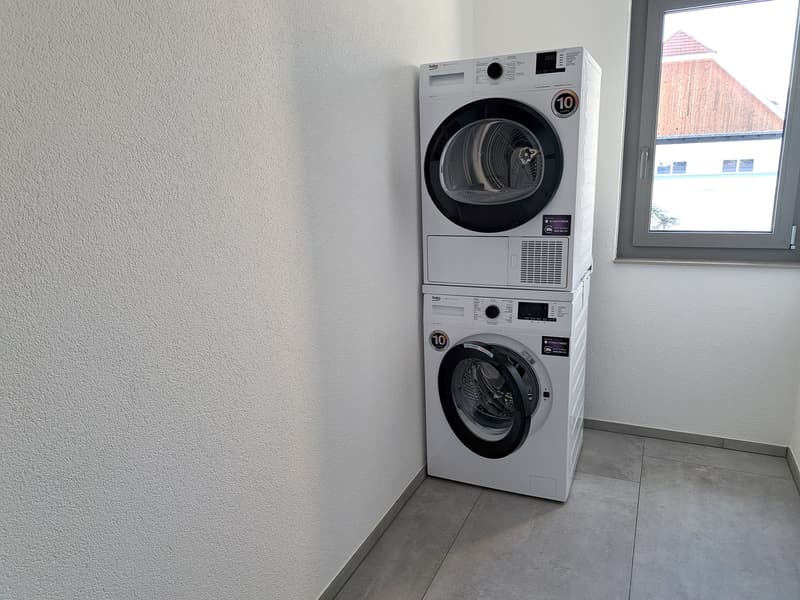 Zu vermieten wunderschöne 2,5-Zimmer-Wohnung in einem wie neuem Gebäude mit Parkplatz in der Garage (9)