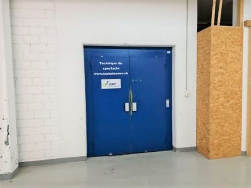 RENDEMENT NET EXCEPTIONNEL - Complexe industriel de 4'554 m² rénové et loué à 33 entreprises (22)
