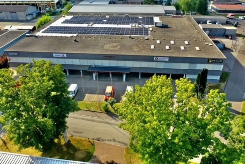 EXCEPTIONAL NET YIELD of 6.42% - Renovated 4554 m² industrial complex leased to 33 companies (8)