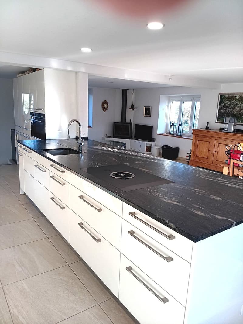 Offre exceptionnelle et très rare - Magnifique ferme villageoise totalement rénovée sur 4'385 m² (26)