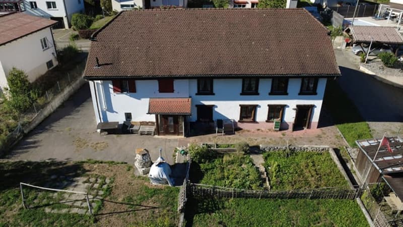 Grande maison comprenant 2 appartements, avec en plus, un excellent potentiel à mettre en valeur (1)