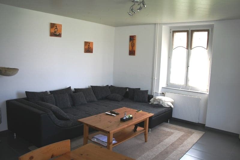 A louer charmant appartement de 3,5 pièces au rez-de-chaussée d'un petit immeuble (5)