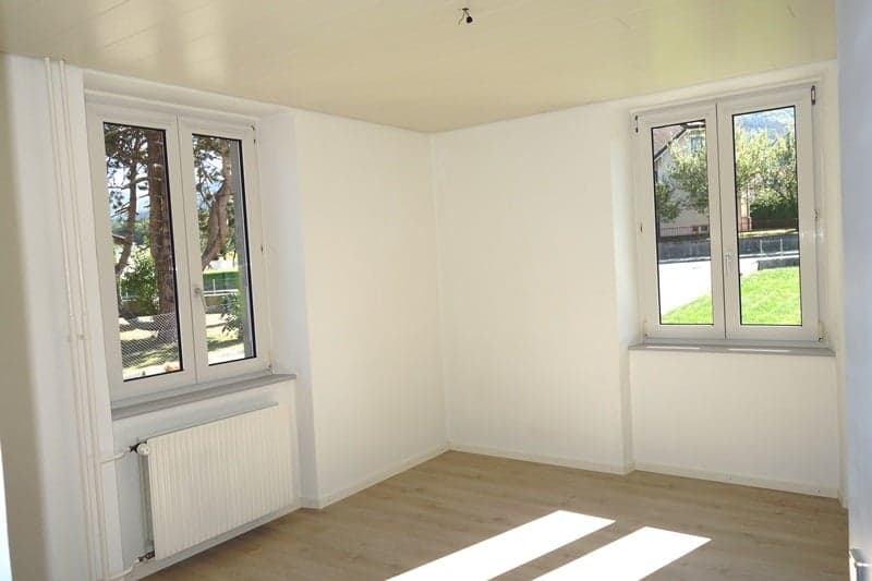 A louer charmant appartement de 3,5 pièces au rez-de-chaussée d'un petit immeuble (2)