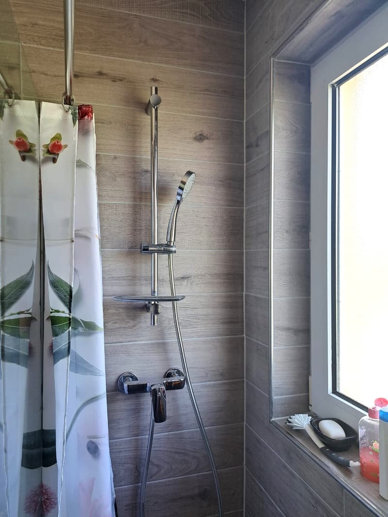A louer charmant appartement de 3,5 pièces au rez-de-chaussée d'un petit immeuble (8)