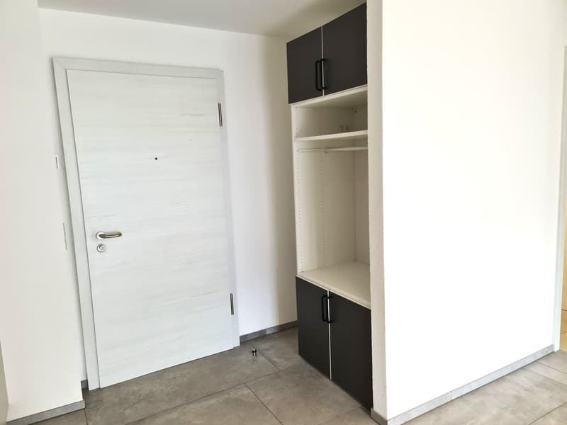 A louer magnifique appart. de 2,5 pièces dans immeuble comme neuf avec place de parc dans le garage (8)