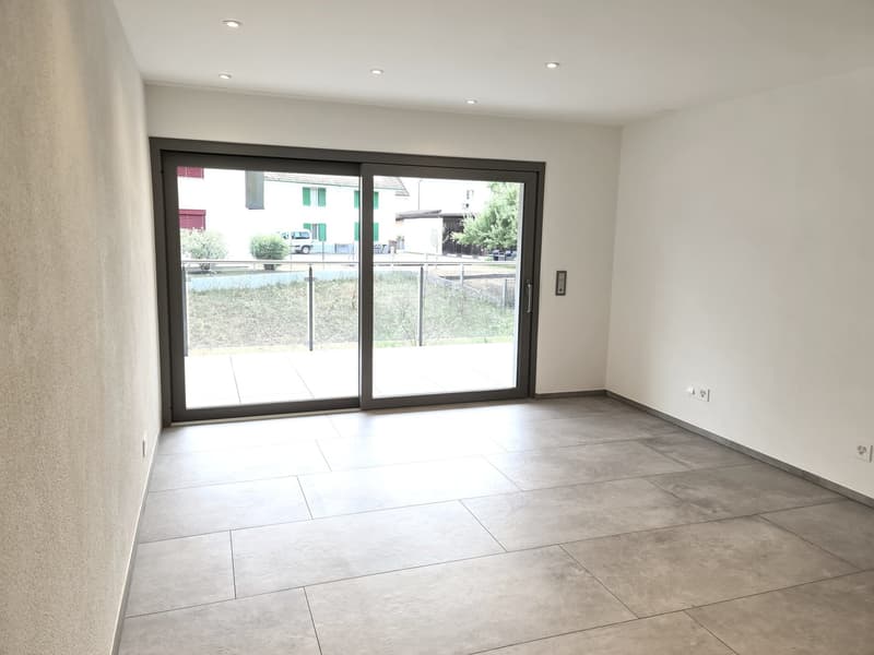 A louer magnifique appart. de 2,5 pièces dans immeuble comme neuf avec place de parc dans le garage (5)