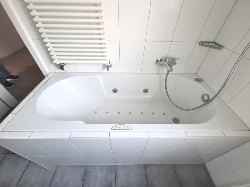 Jolie villa idéalement bien située et au calme avec un bon dégagement (34)