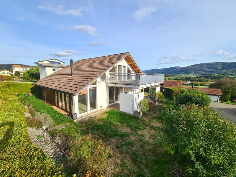 Jolie villa idéalement bien située et au calme avec un bon dégagement (1)