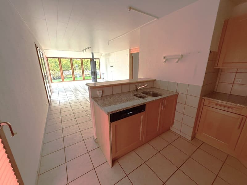 Jolie villa idéalement bien située et au calme avec un bon dégagement (22)