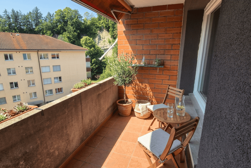 Charmant 2,5 pièces lumineux avec balcon – dernier étage au bord de l’Areuse (1)