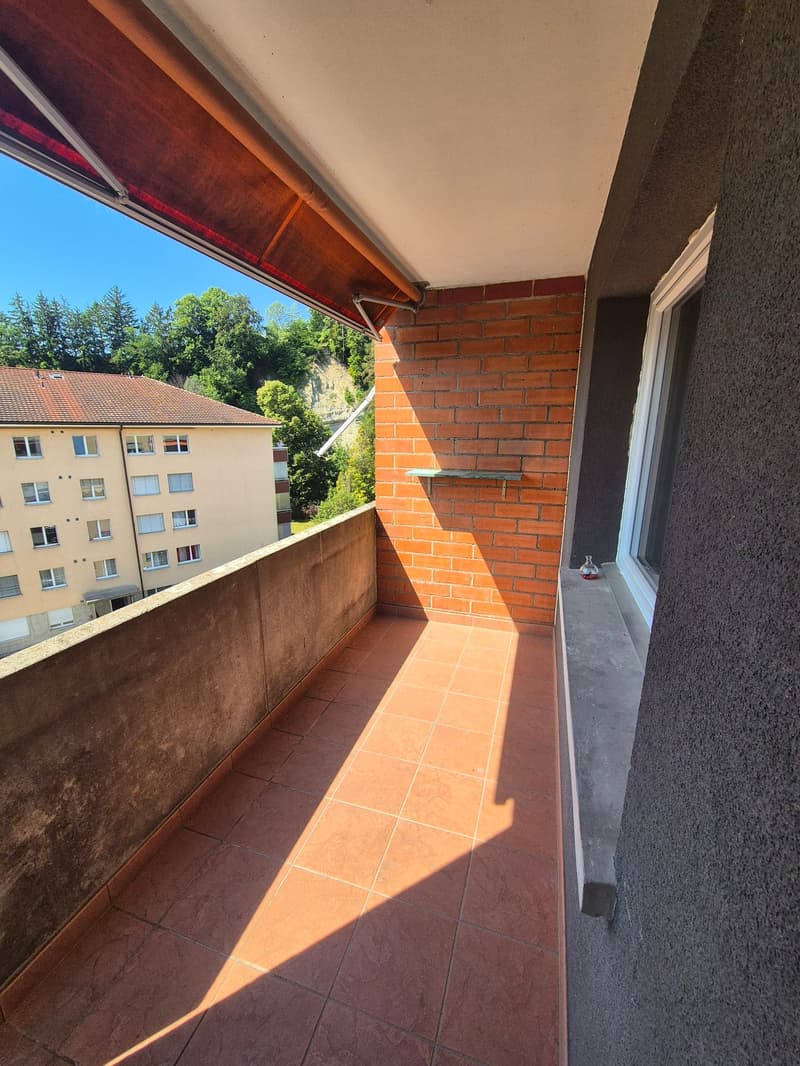 Charmant 2,5 pièces lumineux avec balcon – dernier étage au bord de l’Areuse (9)