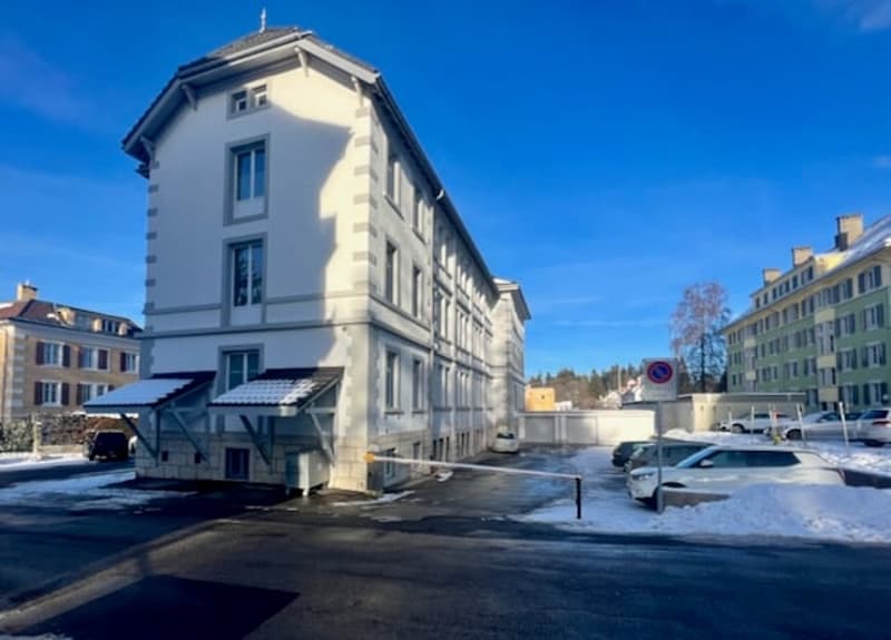 A vendre ! Très bel Immeuble mixte, avec 14 garages et 18 places de parc (4)
