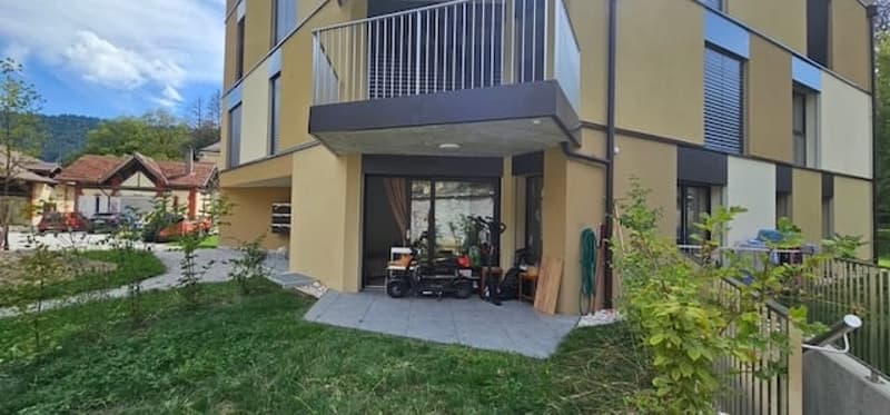 Joli appartement de 2,5 pièces avec terrasses et jardin à Couvet (4)