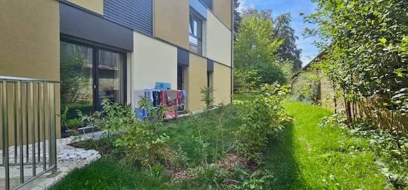 Joli appartement de 2,5 pièces avec terrasses et jardin à Couvet (3)