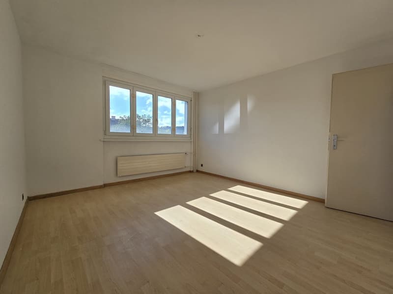 Bright 3-room apartment with balcony in La Chaux-de-Fonds (9)