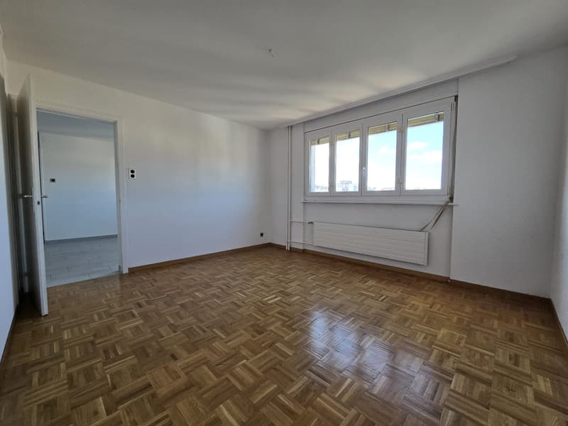 4 rooms bright on the 11th floor with a view of La Chaux-de-Fonds (3)