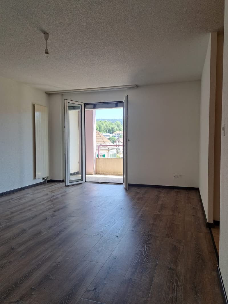 Appartamento luminoso di 2 locali con balcone a Le Locle (8)