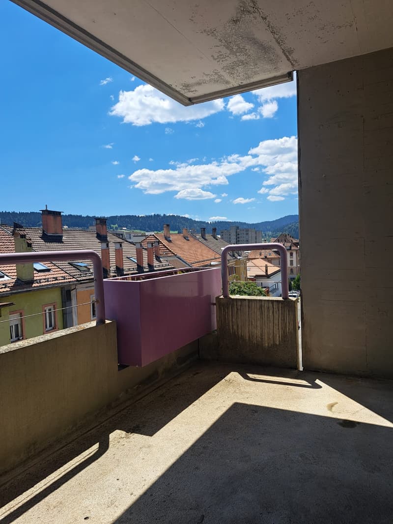 Appartamento luminoso di 2 locali con balcone a Le Locle (10)