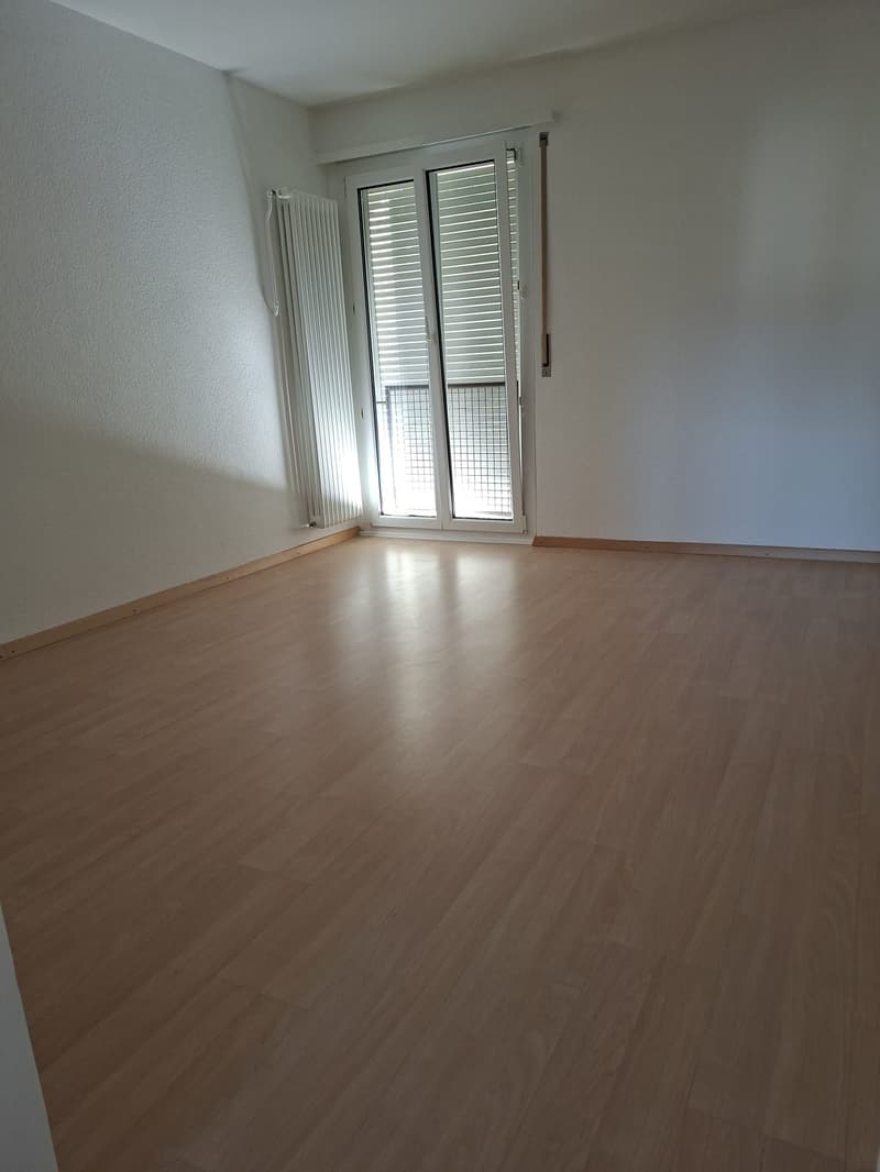 Bright 3.5-room apartment available immediately in Le Locle (6)