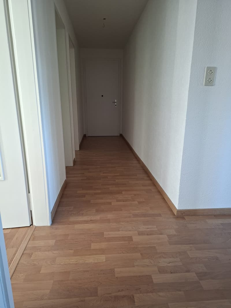 Bright 3.5-room apartment available immediately in Le Locle (2)