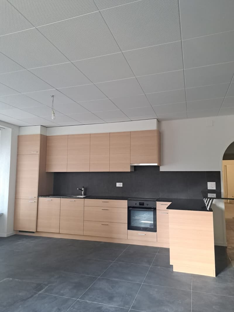 Bel appartement de 4 pièces au rez-de-chaussée surélevé au Locle (2)