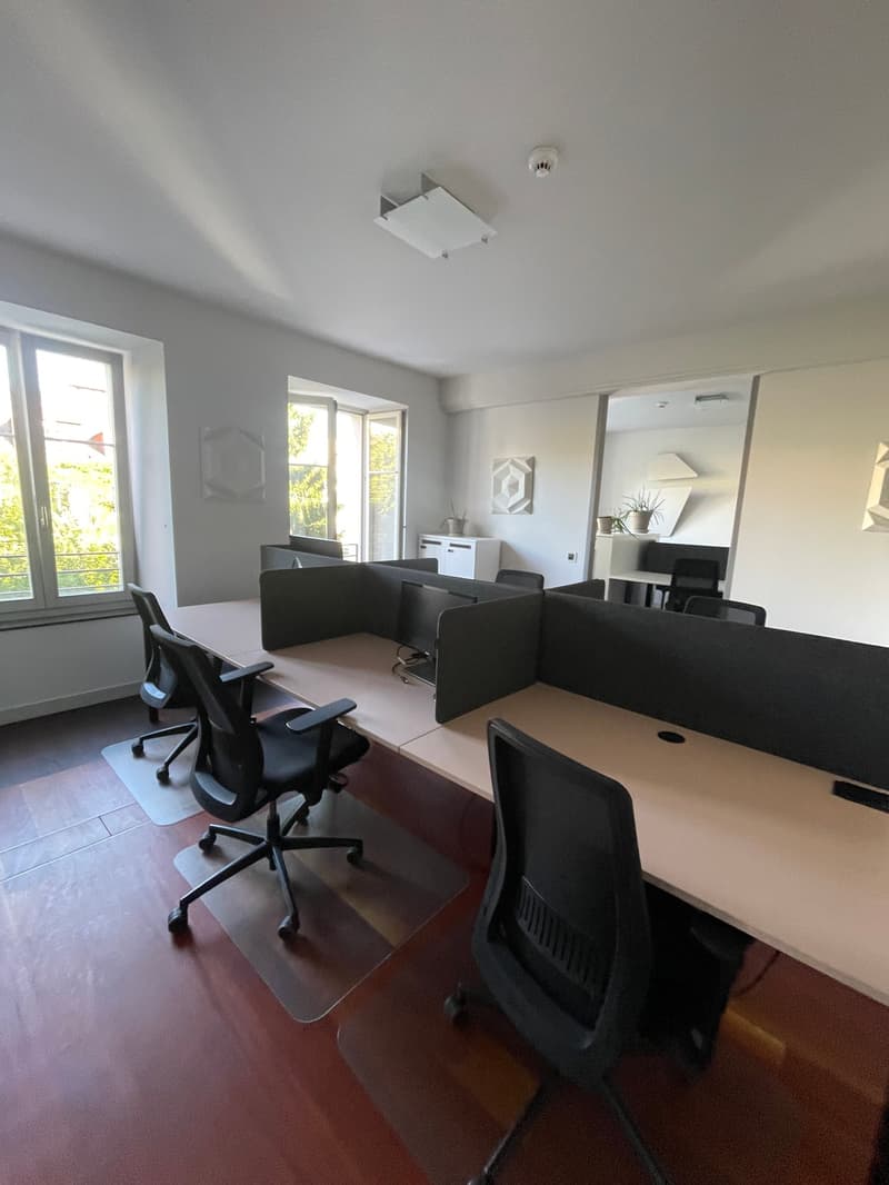 Bureau moderne et lumineux à La Chaux-de-Fonds (3)