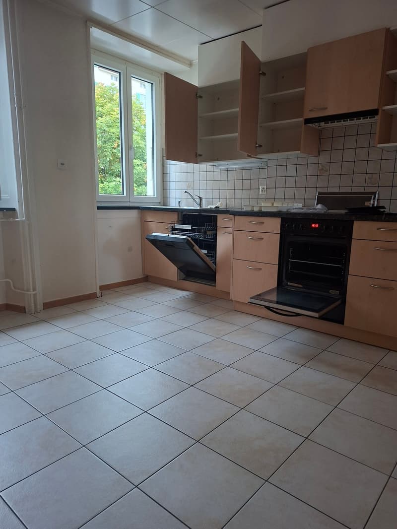 Spacieuse maison de 9 pièces à louer à La Chaux-de-Fonds (16)
