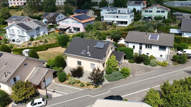 Charmante maison individuelle de 6 pièces à La Chaux-de-Fonds (9)
