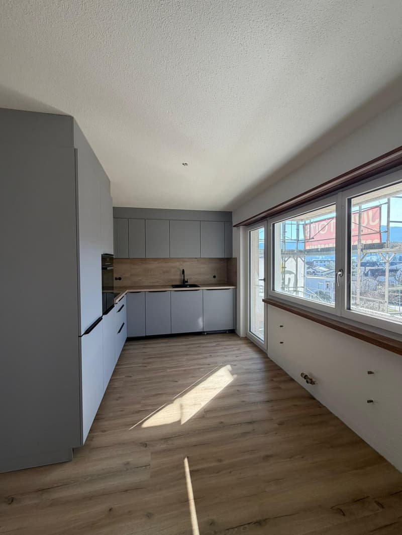 Superbe appartement de 3.5 pièces entièrement rénové au style moderne (2)