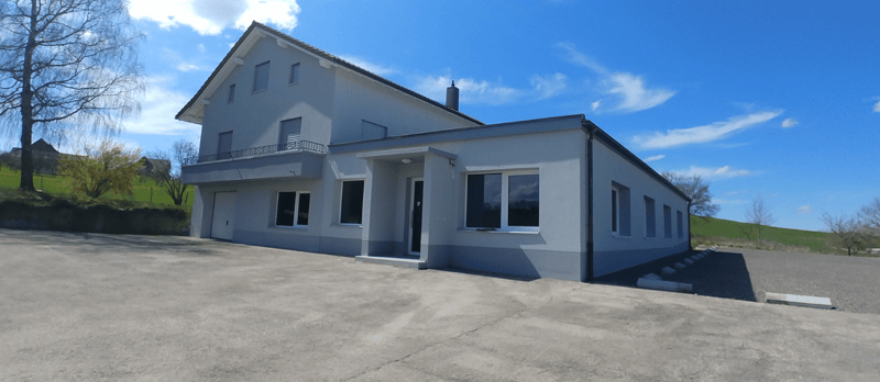 Immeuble locatif rénové avec restaurant et 2 appartements (2)