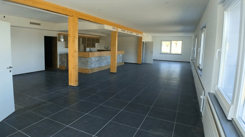 Immeuble locatif rénové avec restaurant et 2 appartements (3)