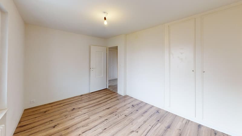 empty room, wooden floor, white walls, two doors, two closets