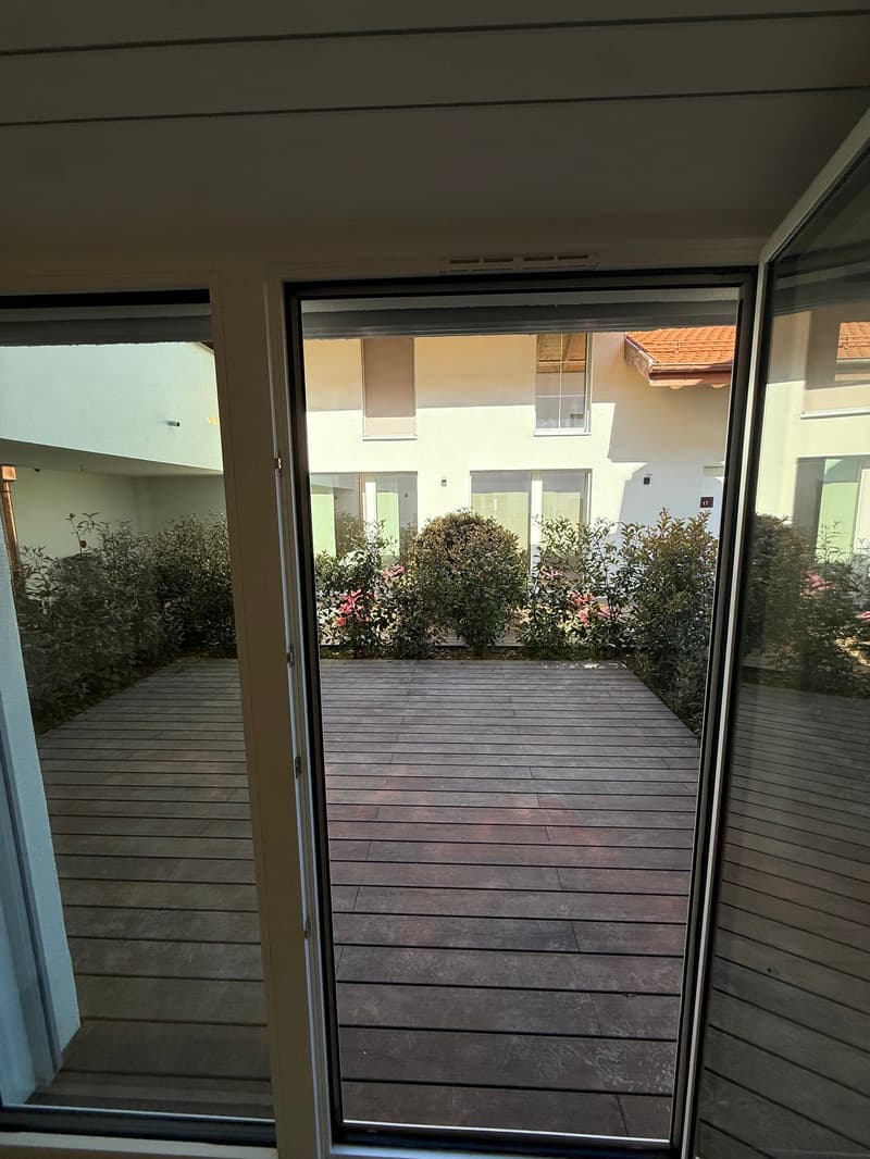 Delizioso studio arredato con terrazza (3)