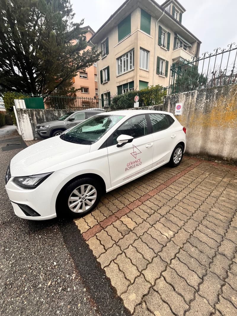 Posto auto esterno in affitto (1)