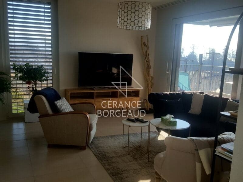 Schönes 3.5-Zimmer-Apartment in einem modernen Gebäude (2)