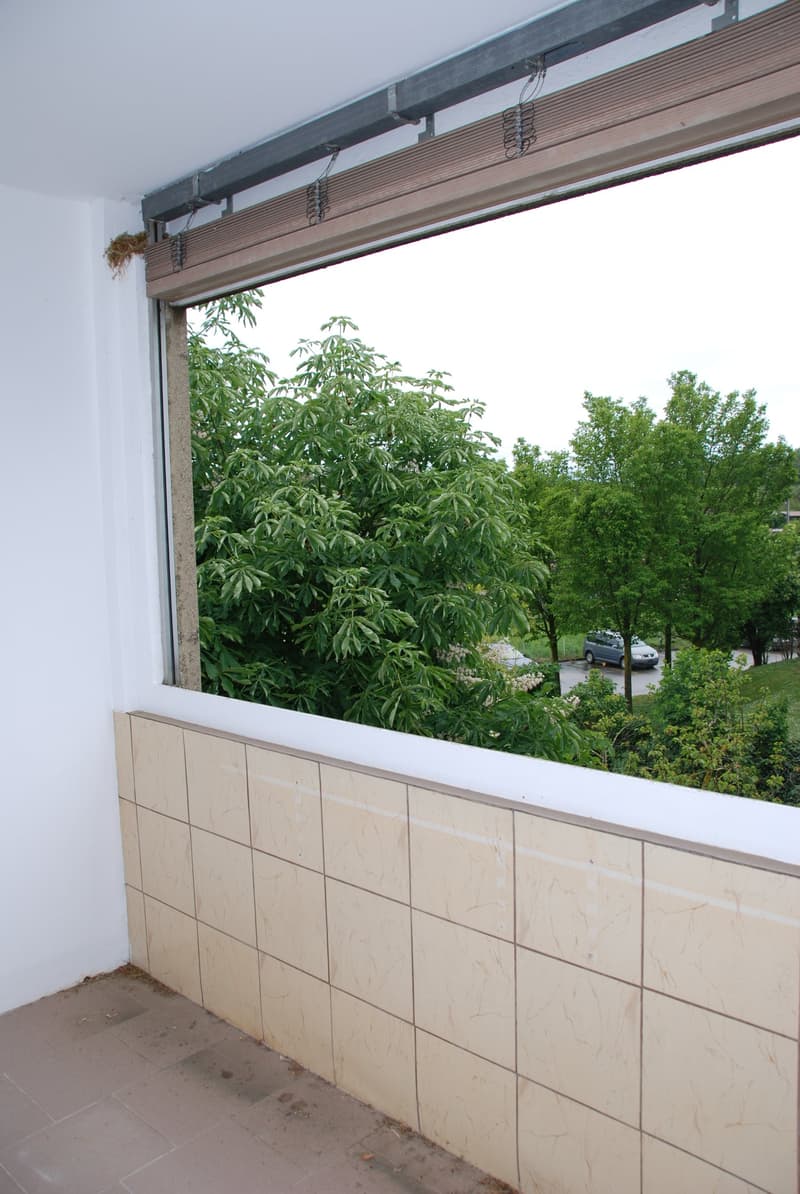 Renovated 3.5-room apartment with balcony in Cornaux (14)