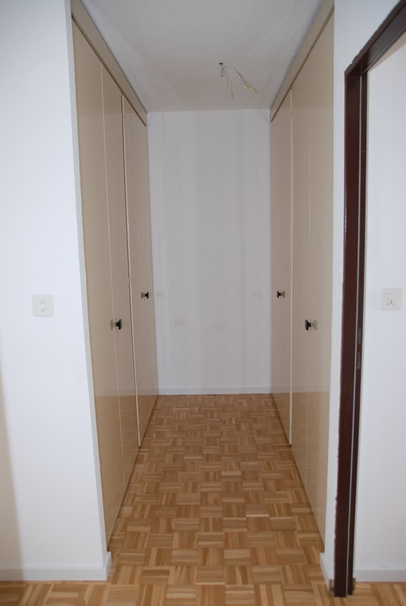 Renovated 3.5-room apartment with balcony in Cornaux (11)