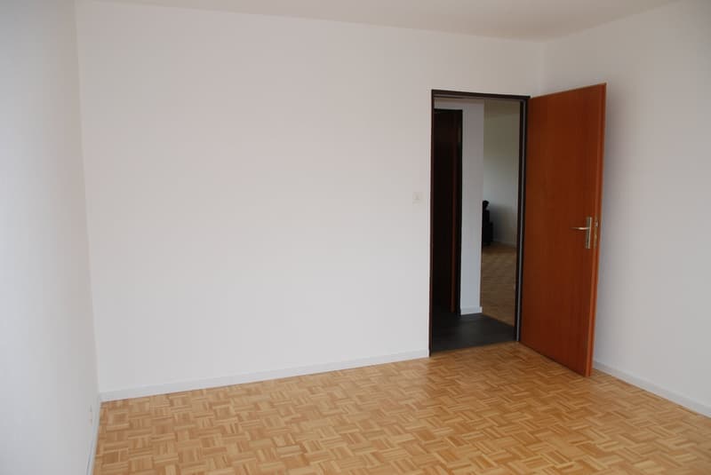 Renovated 3.5-room apartment with balcony in Cornaux (9)