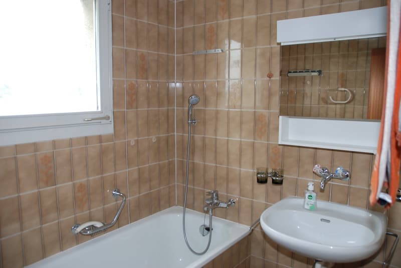 Renovated 3.5-room apartment with balcony in Cornaux (12)