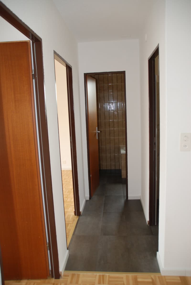 Renovated 3.5-room apartment with balcony in Cornaux (10)