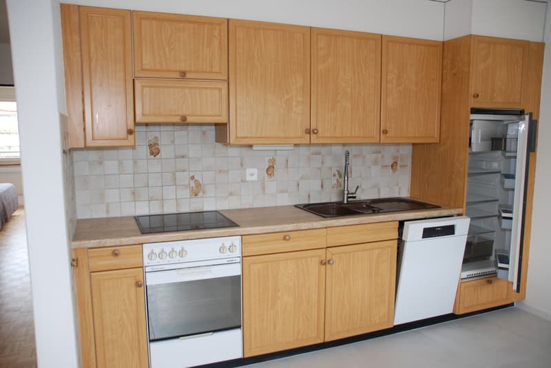 Renovated 3.5-room apartment with balcony in Cornaux (1)