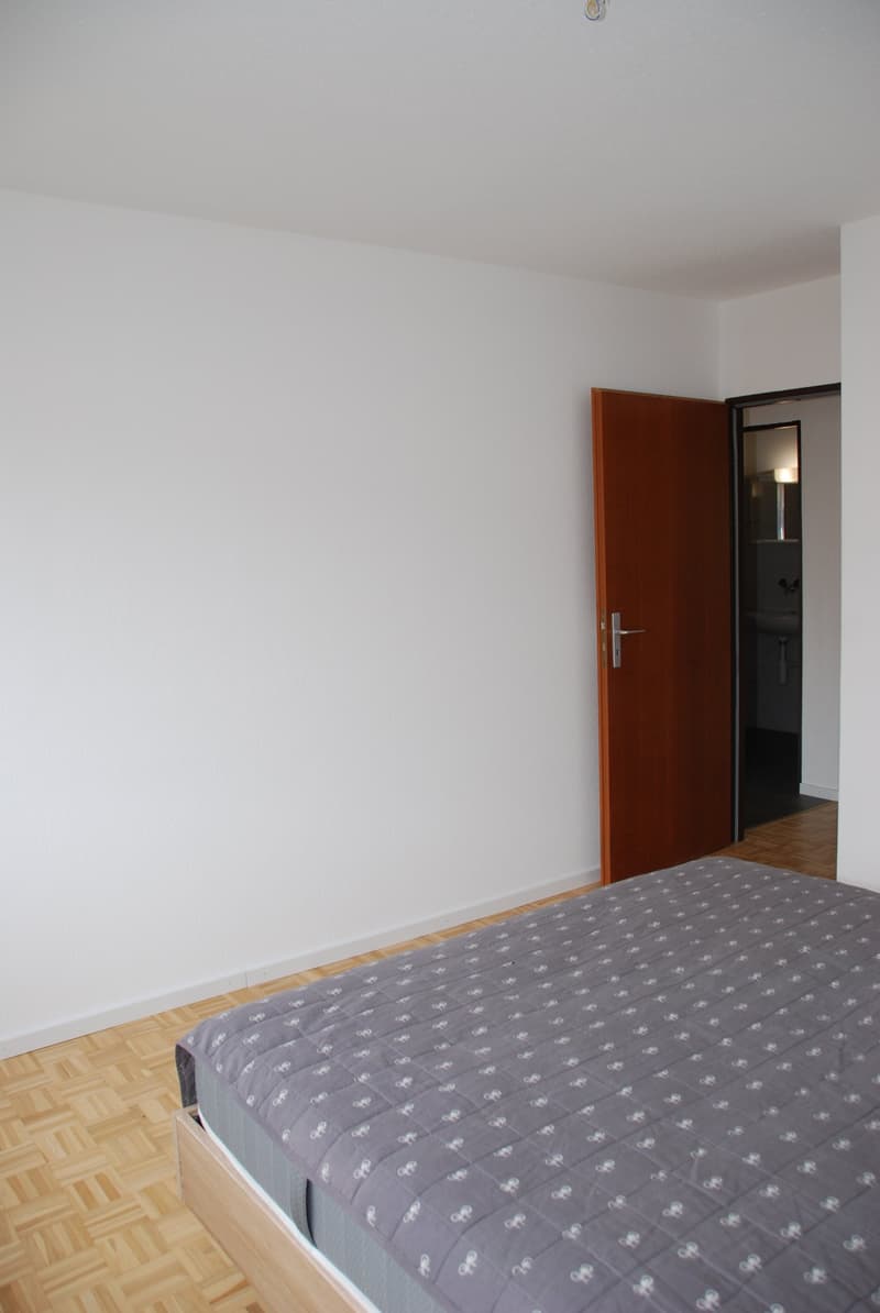 Renovated 3.5-room apartment with balcony in Cornaux (7)