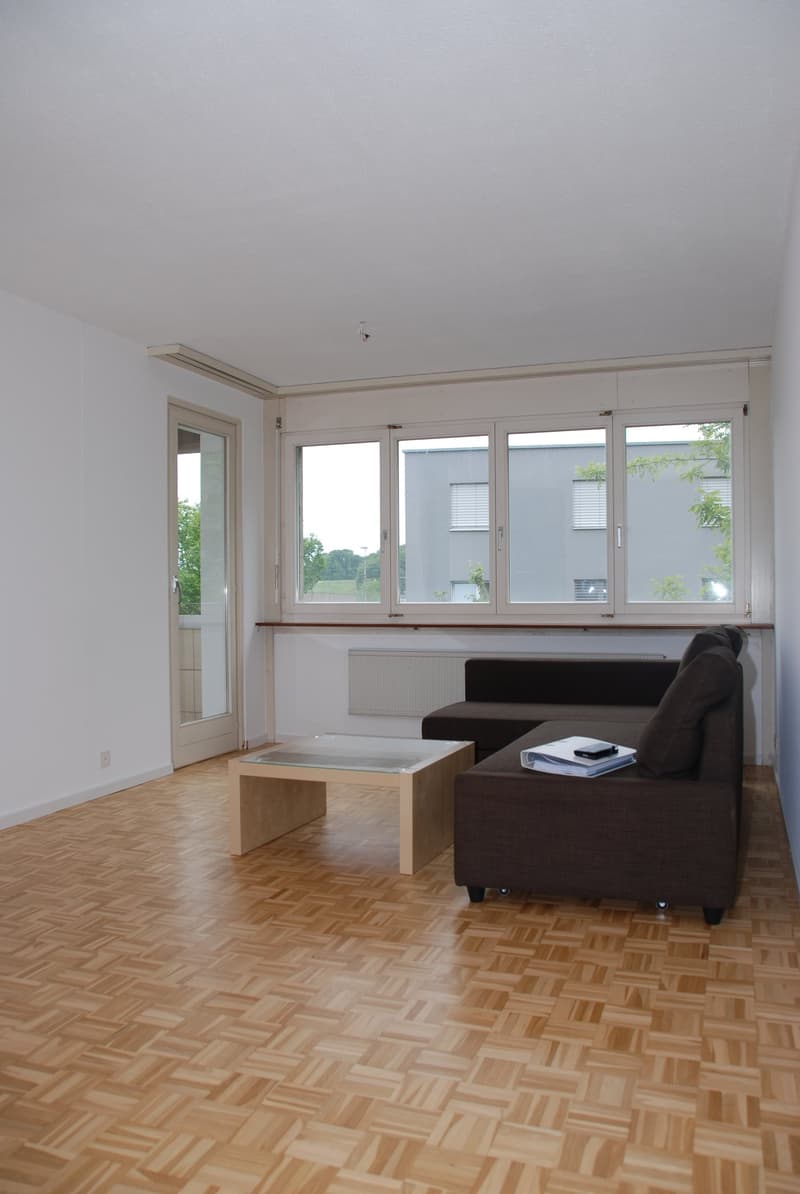 Renovated 3.5-room apartment with balcony in Cornaux (3)
