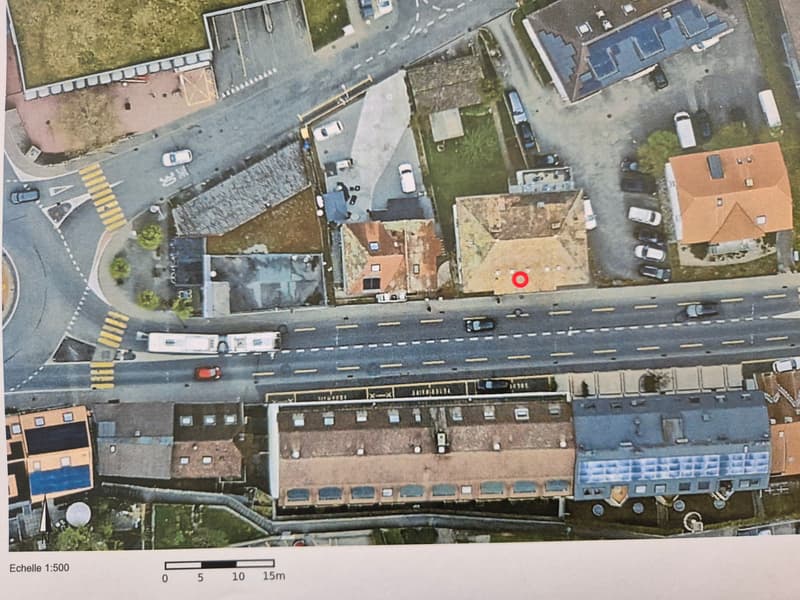 Mietshaus in Peseux mit 3 Wohnungen, Gewerberaum und Garagen (1)