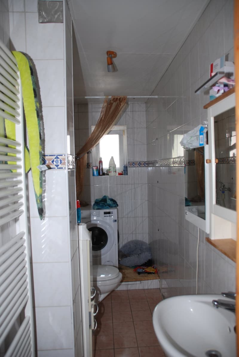 Mietshaus in Peseux mit 3 Wohnungen, Gewerberaum und Garagen (16)