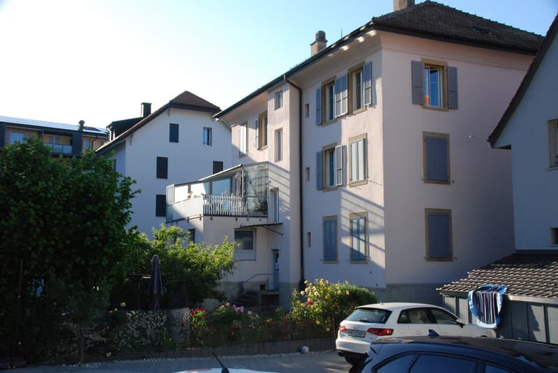 Mietshaus in Peseux mit 3 Wohnungen, Gewerberaum und Garagen (4)