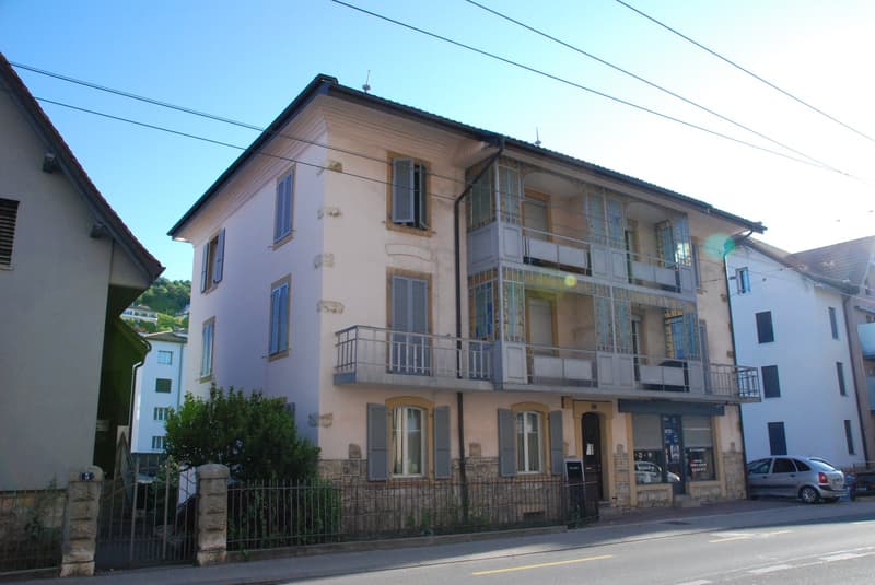 Mietshaus in Peseux mit 3 Wohnungen, Gewerberaum und Garagen (2)
