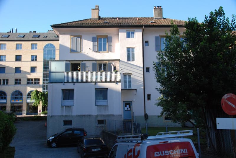 Mietshaus in Peseux mit 3 Wohnungen, Gewerberaum und Garagen (5)