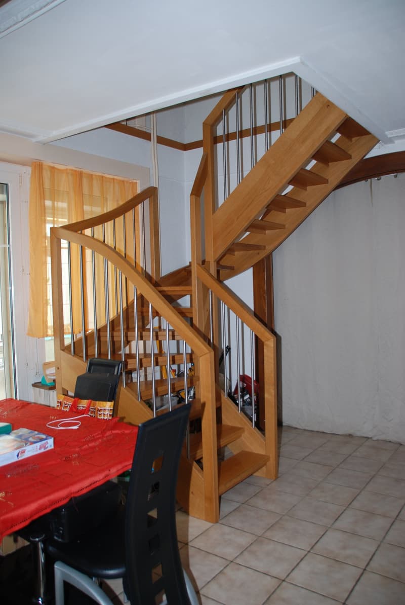 Mietshaus in Peseux mit 3 Wohnungen, Gewerberaum und Garagen (10)
