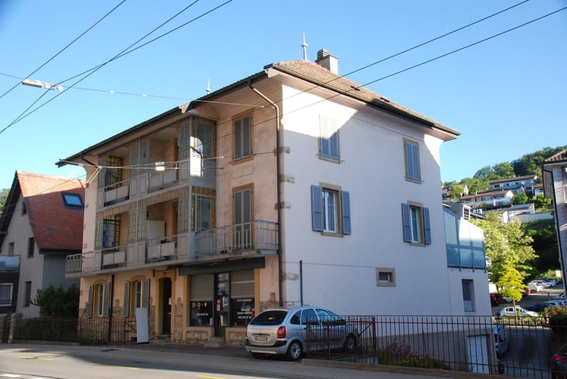 Mietshaus in Peseux mit 3 Wohnungen, Gewerberaum und Garagen (3)